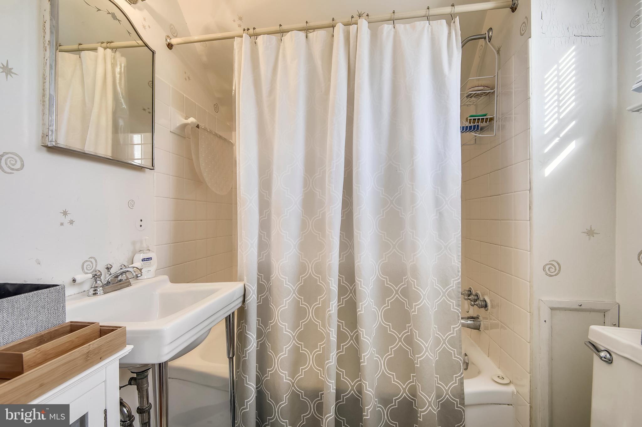 711 Dunkirk Road Baltimore, MD 21212 - Photo 14 of 34 Master Bath