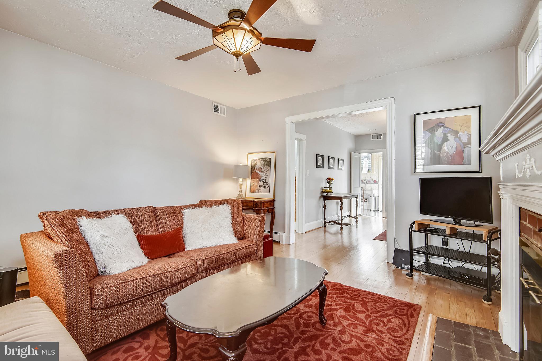711 Dunkirk Road Baltimore, MD 21212 - Photo 22 of 34 Living Room