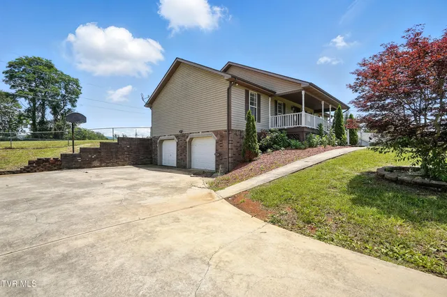 $2,600 | 127 Sarah's Way, Unit 10, Jonesborough, TN 37659