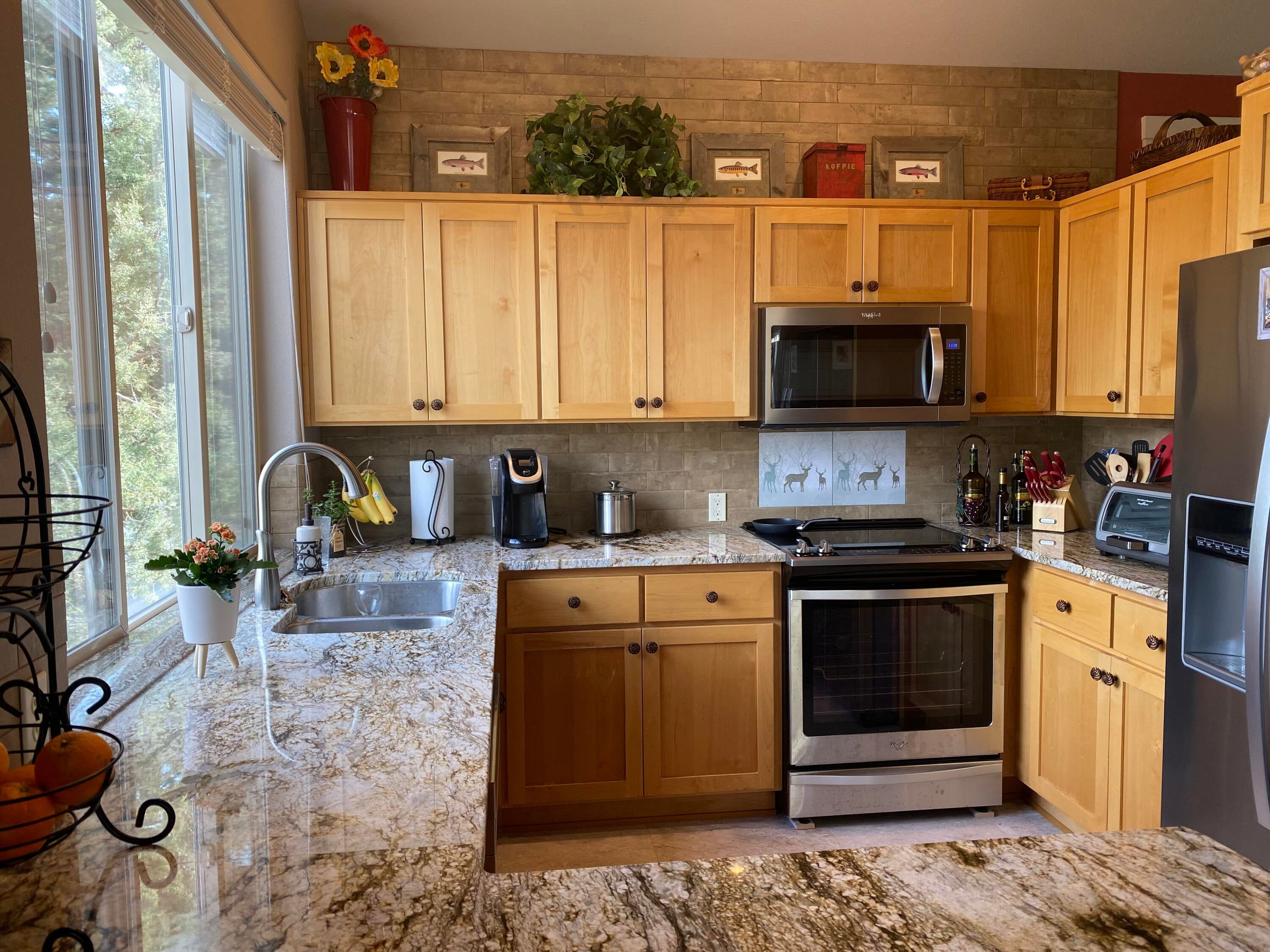 1286 Highland View Loop Redmond, OR 97756 - Photo 10 of 36 Kitchen