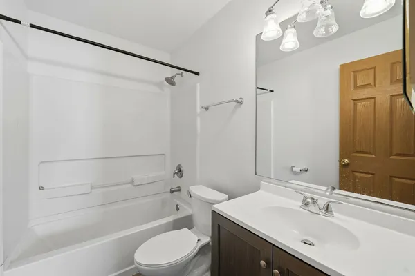 $2,400 | 1357 West Alder Creek Drive, Romeoville, IL 60446