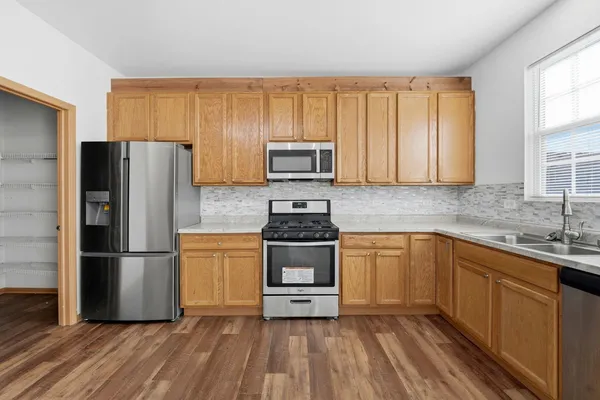 $2,400 | 1357 West Alder Creek Drive, Romeoville, IL 60446