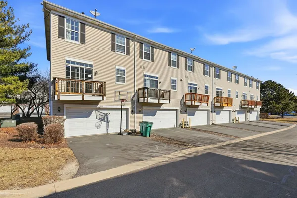 $2,400 | 1357 West Alder Creek Drive, Romeoville, IL 60446