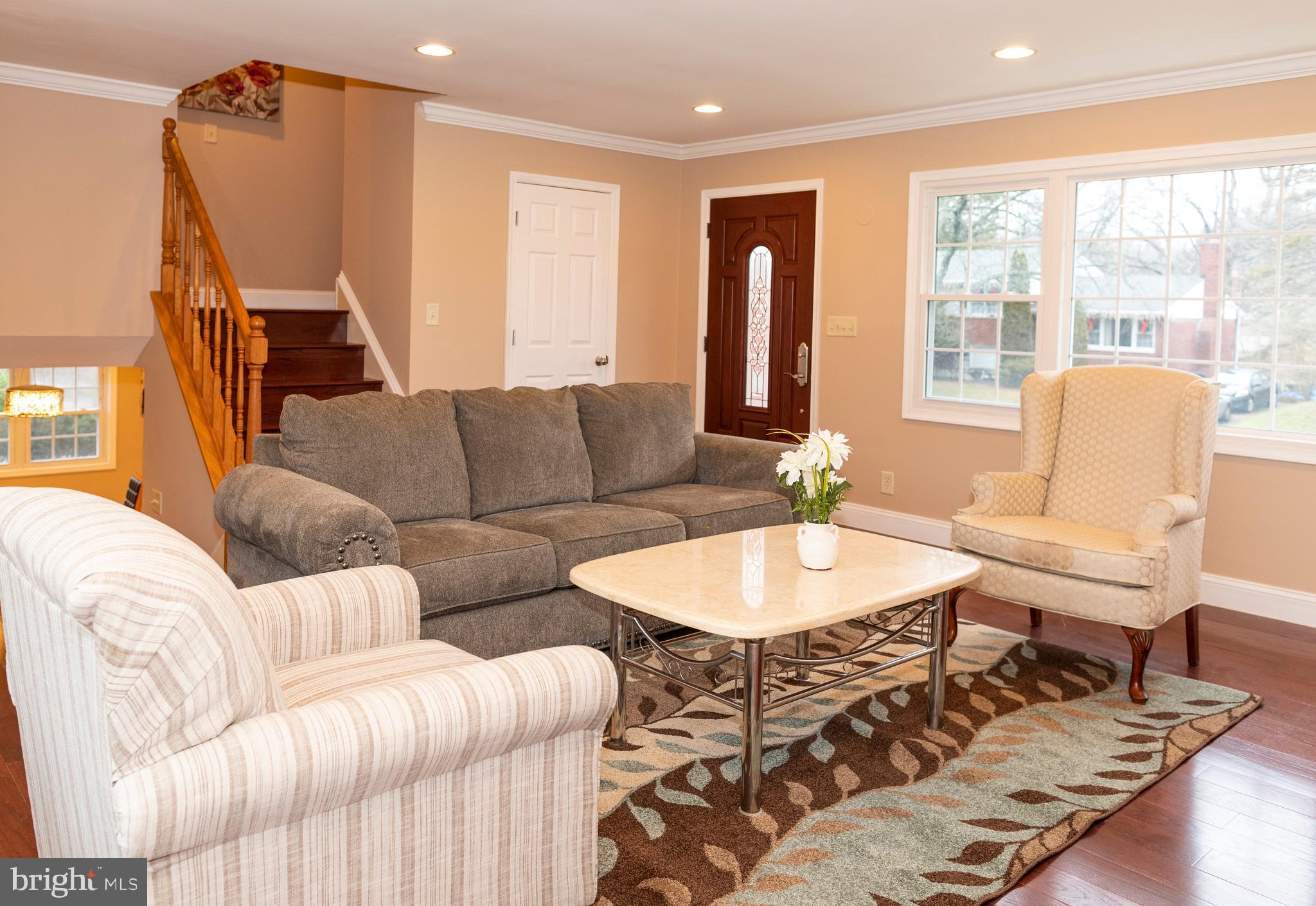 902 Sibley Road Baltimore, MD 21286 - Photo 8 of 26 ClosLiving Room / Entry