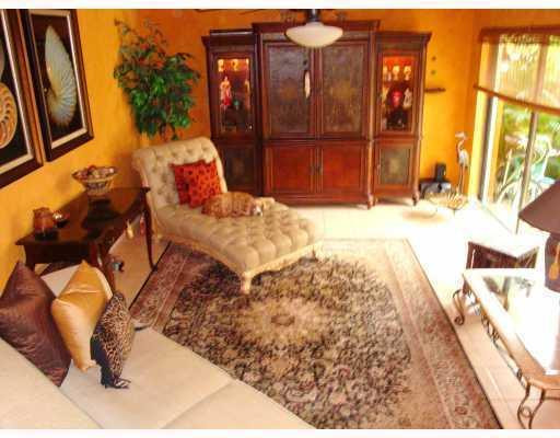 7594 Courtyard Run West, Unit 71 Boca Raton, FL 33433 - Photo 4 of 10 Exterior Front