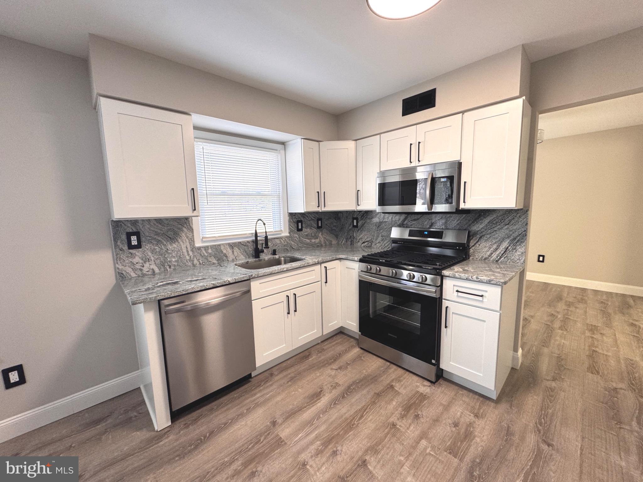 8 Framingham Road Beverly, NJ 08010 - Photo 5 of 32