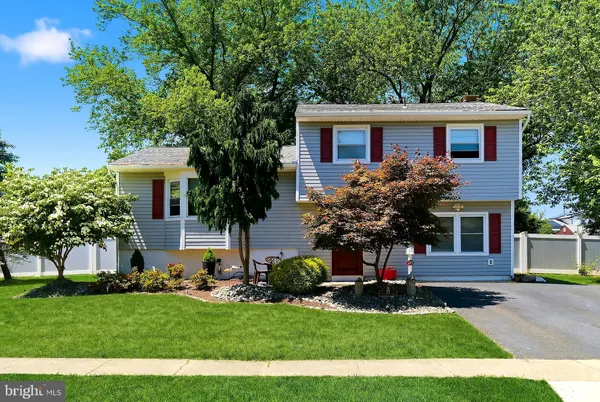 $660,000 | 20 Bromley Drive, Hazlet, NJ 07730