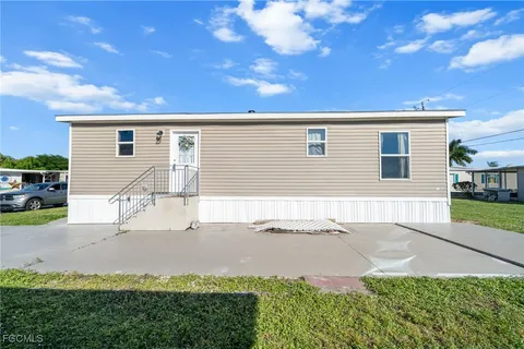 $200,000 | 372 Santa Fe Trail, North Fort Myers, FL 33917