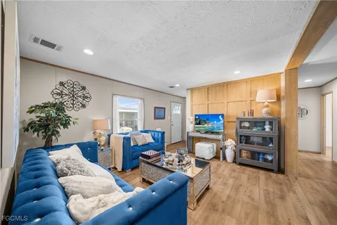 $200,000 | 372 Santa Fe Trail, North Fort Myers, FL 33917