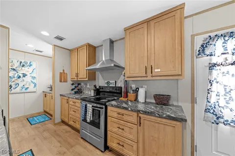 $200,000 | 372 Santa Fe Trail, North Fort Myers, FL 33917