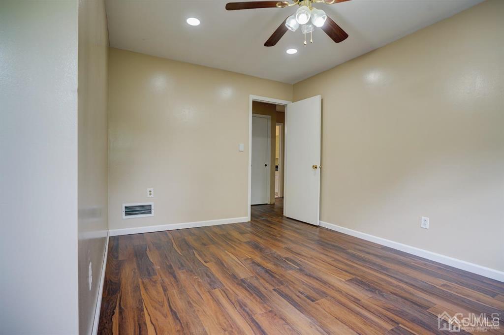 7 Calvert Avenue East Edison, NJ 08820 - Photo 35 of 47
