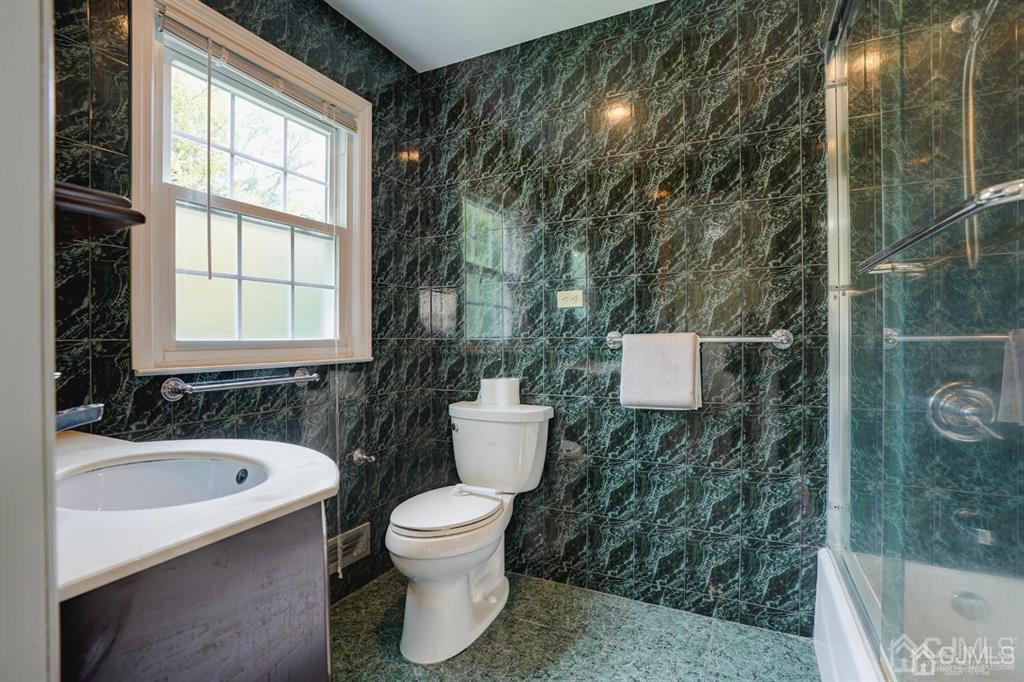 7 Calvert Avenue East Edison, NJ 08820 - Photo 38 of 47