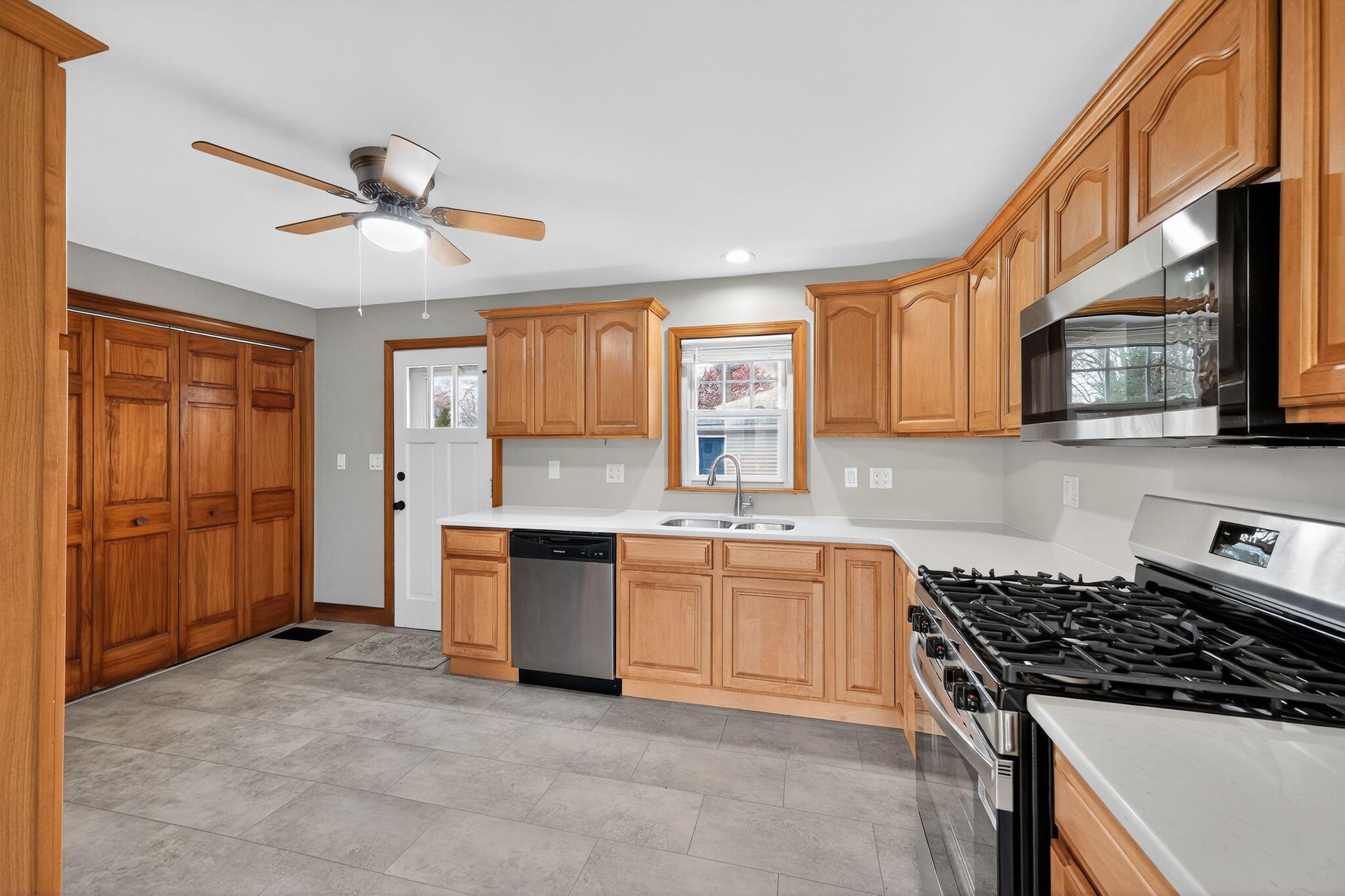 1311 Roosevelt Road Valparaiso, IN 46383 - Photo 7 of 27 2048x1365