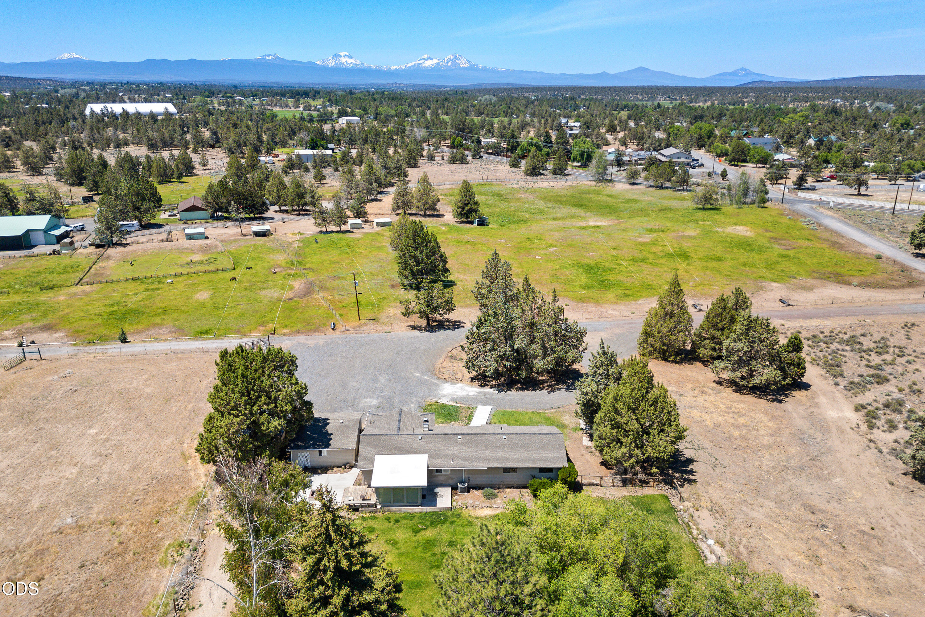 6492 Southwest 51st Street Redmond, OR 97756 - Photo 4 of 44
