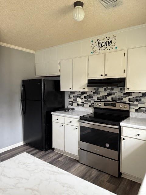 123 Mayview Lane Sandersville, GA 31082 - Photo 14 of 28 a kitchen with a refrigerator stove and cabinets