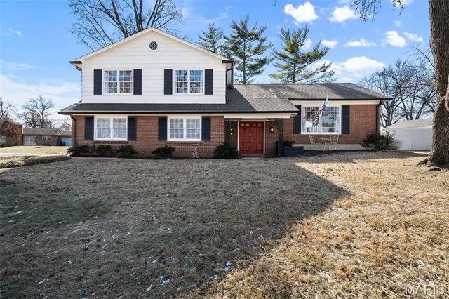 $579,000 | 11960 Randy Drive, Creve Coeur, MO 63141