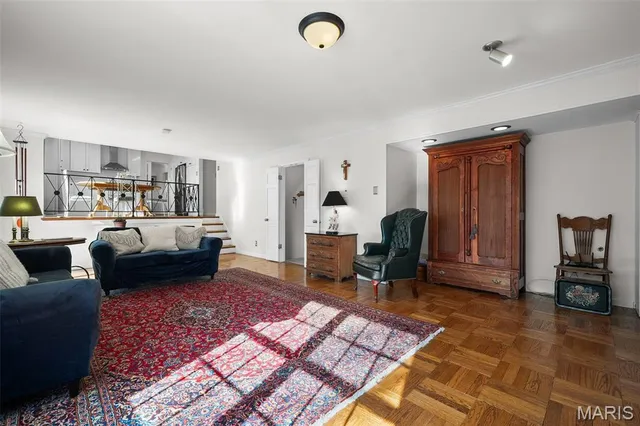 $579,000 | 11960 Randy Drive, Creve Coeur, MO 63141