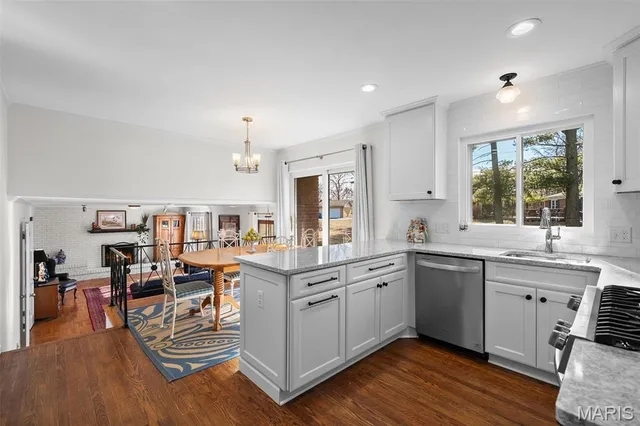 $579,000 | 11960 Randy Drive, Creve Coeur, MO 63141