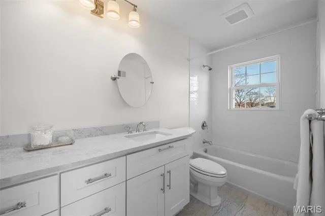 $579,000 | 11960 Randy Drive, Creve Coeur, MO 63141