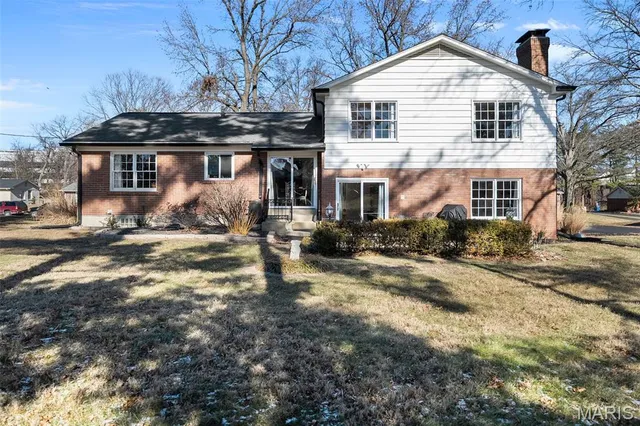 $579,000 | 11960 Randy Drive, Creve Coeur, MO 63141