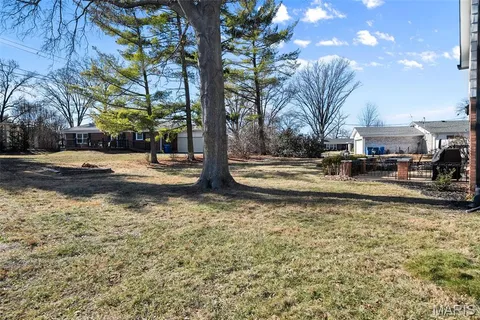 $579,000 | 11960 Randy Drive, Creve Coeur, MO 63141