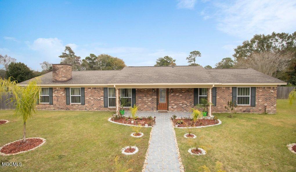 3414 Nottingham Road Ocean Springs, MS 39564 - Photo 1 of 16 Nottfrontyard