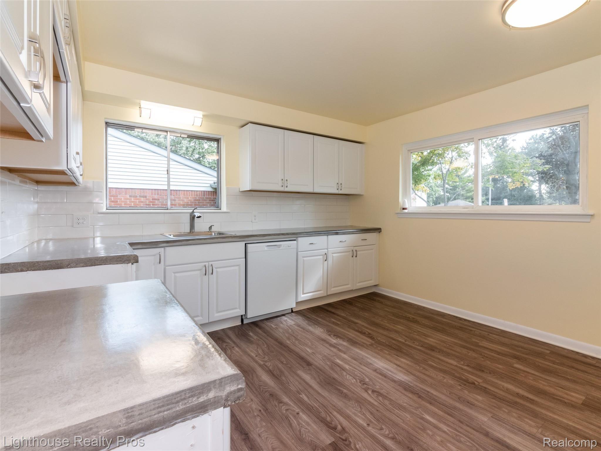 35019 Rutherford Street Clinton Township, MI 48035 - Photo 6 of 28 6.jpg