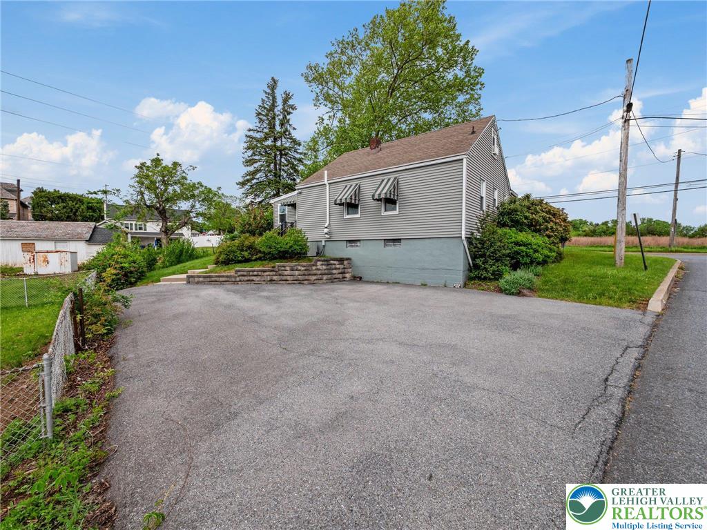 30 Morgan Hill Road Easton, PA 18042 - Photo 3 of 24 Gallery Image 3