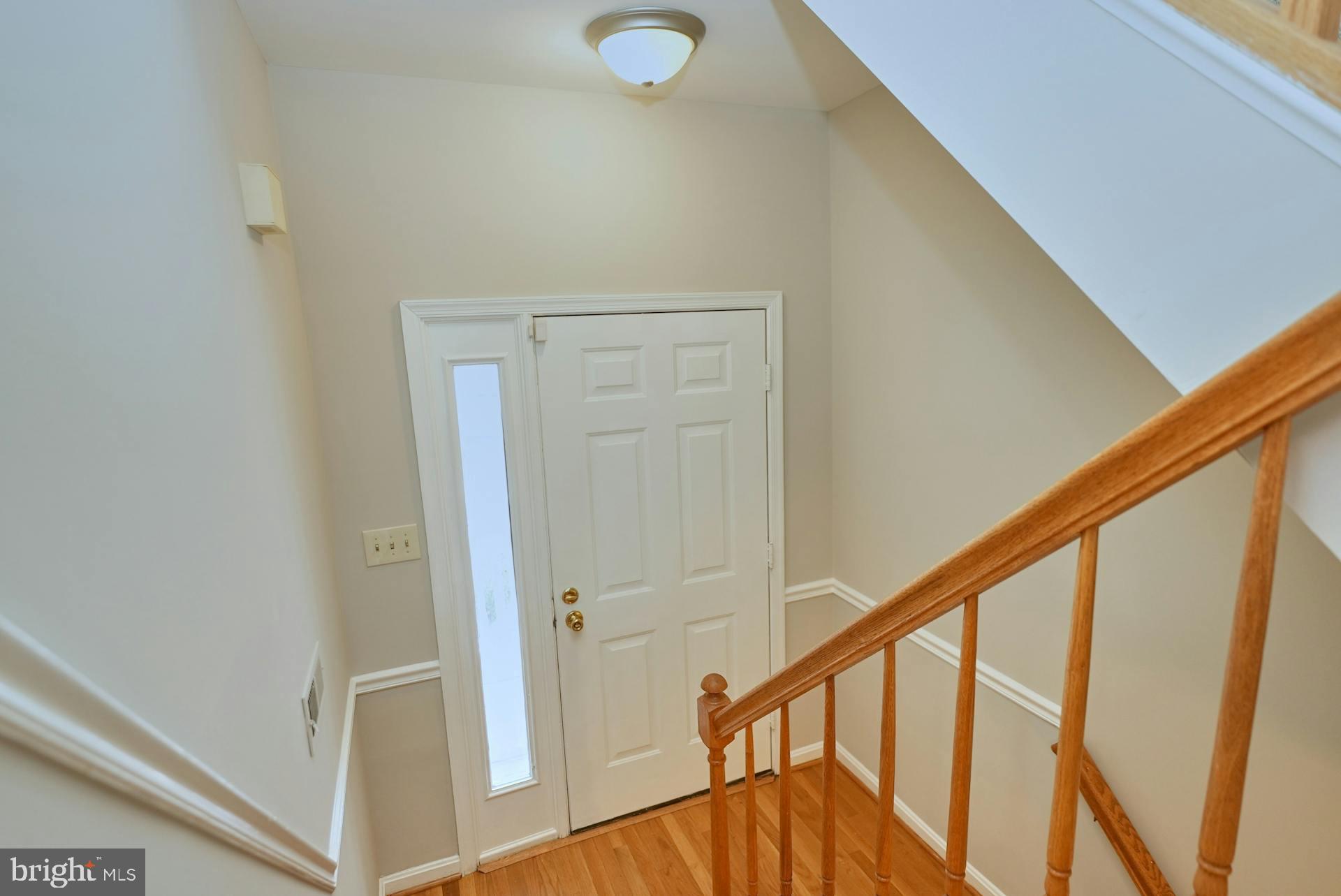 6320 Over See Court Springfield, VA 22152 - Photo 3 of 30 Inviting foyer.