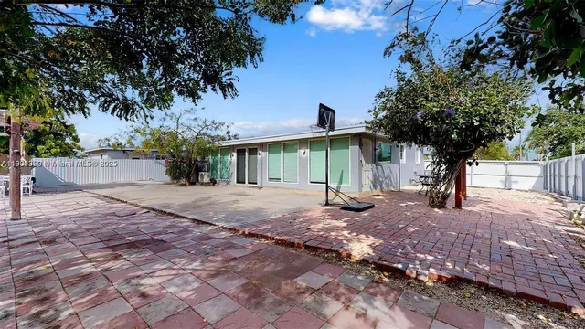 a view of a dinning table and chairs in patio