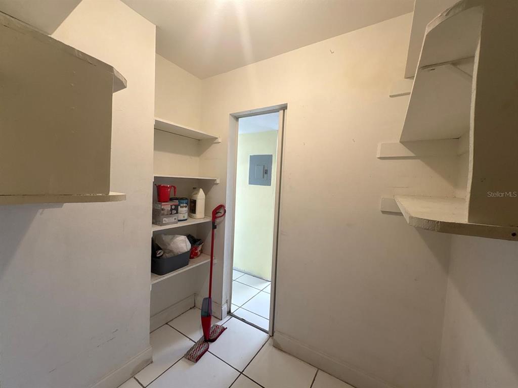 4033 Henley Road, Unit 1707 Orlando, FL 32839 - Photo 44 of 66 a utility room with sink dryer and washer