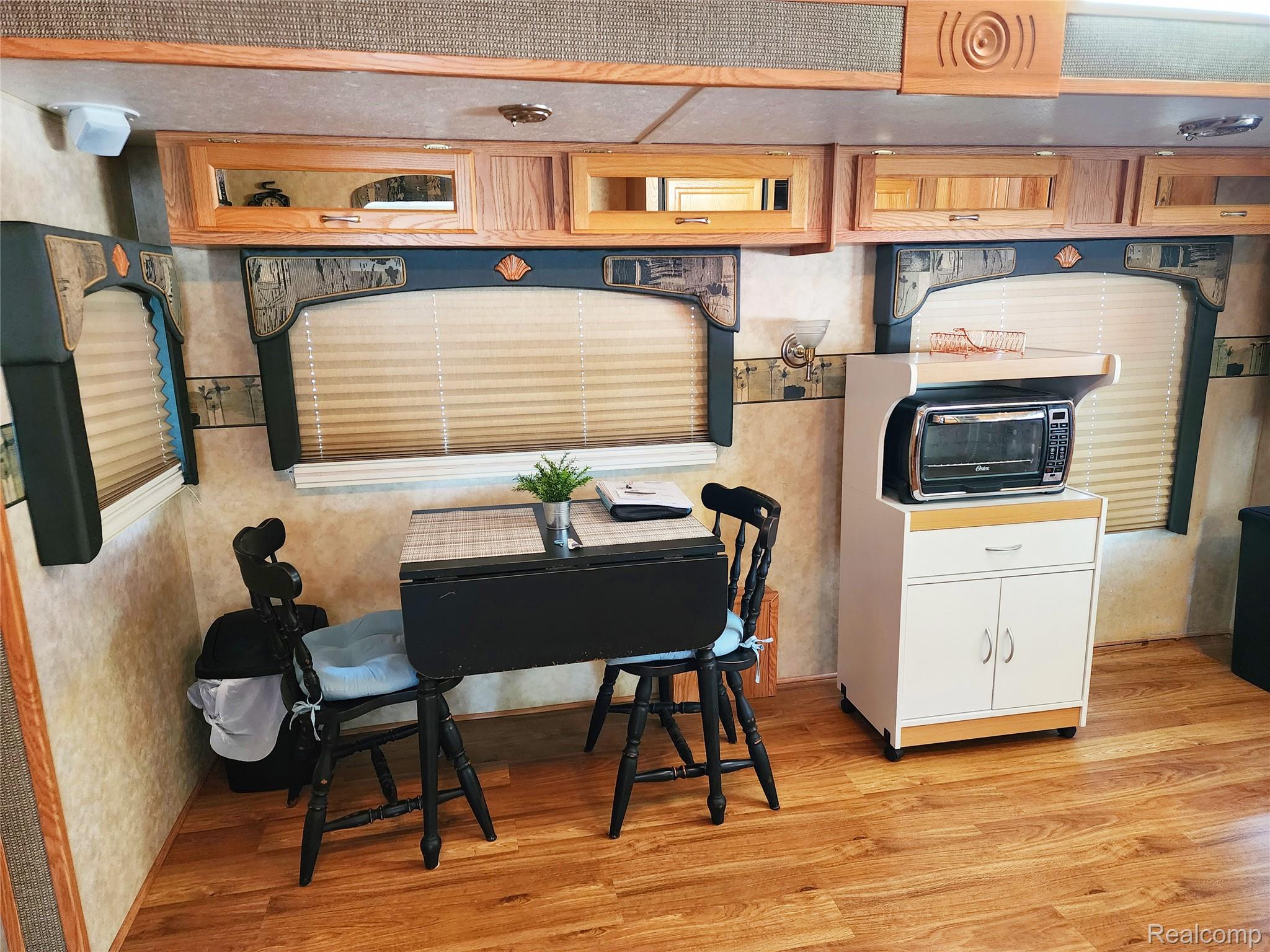 10001 Goodall Road, Unit 422 Durand, MI 48429 - Photo 5 of 15 Kitchen Cont.jpg