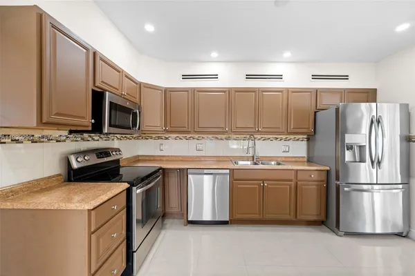 $4,800 | 261 188th Street, Unit 261, Sunny Isles Beach, FL 33160
