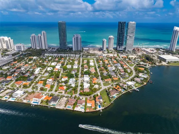 $4,800 | 261 188th Street, Unit 261, Sunny Isles Beach, FL 33160