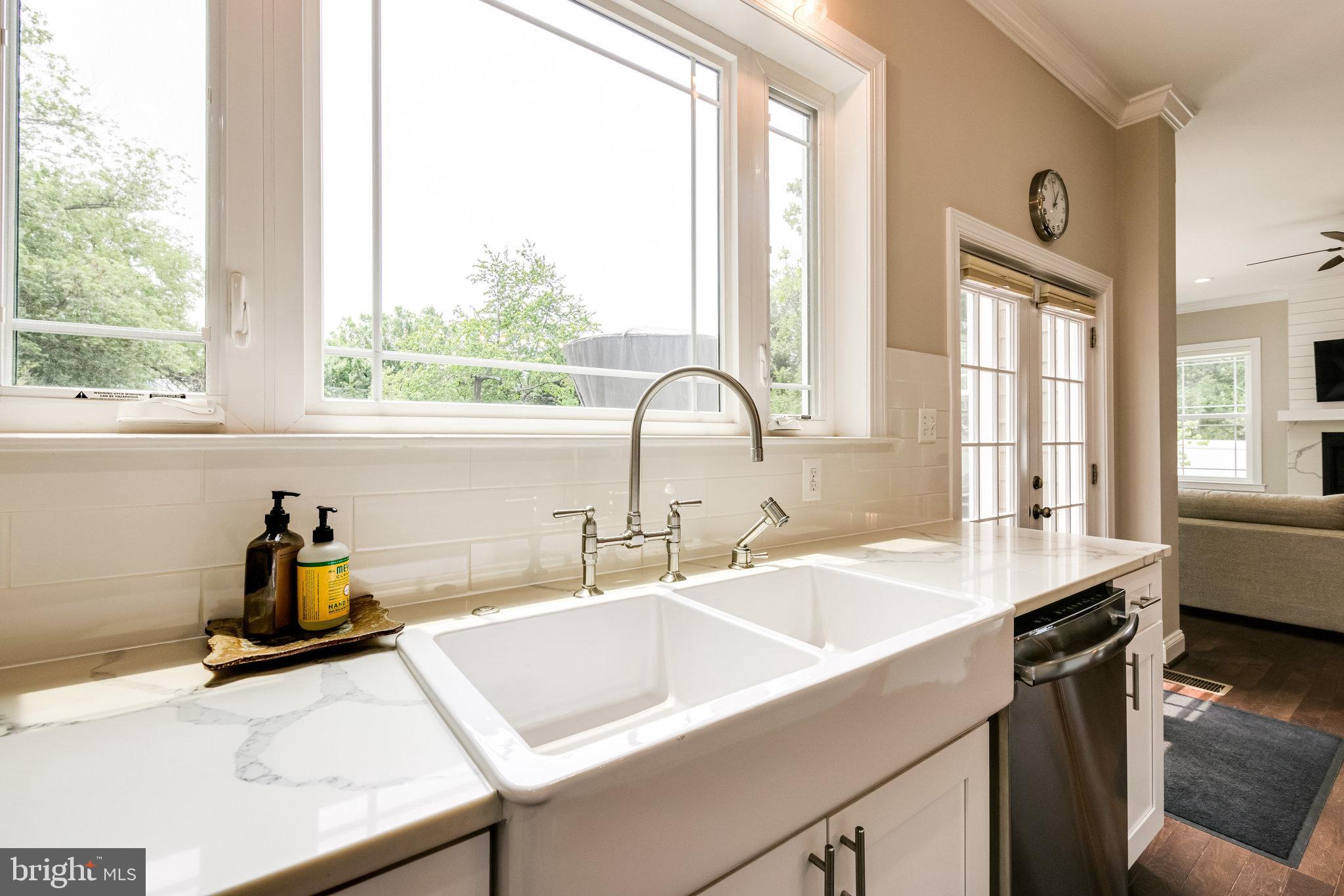3003 Franklin Street Alexandria, VA 22306 - Photo 17 of 61 Double Enamel Farmhouse Sink
