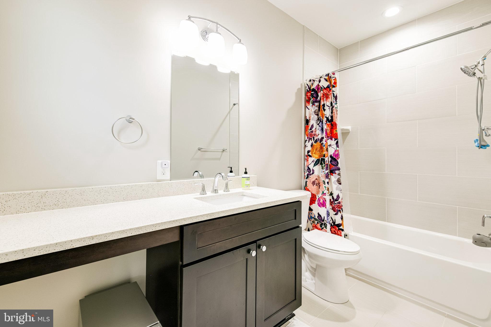 3003 Franklin Street Alexandria, VA 22306 - Photo 33 of 61 2nd bedroom full bath