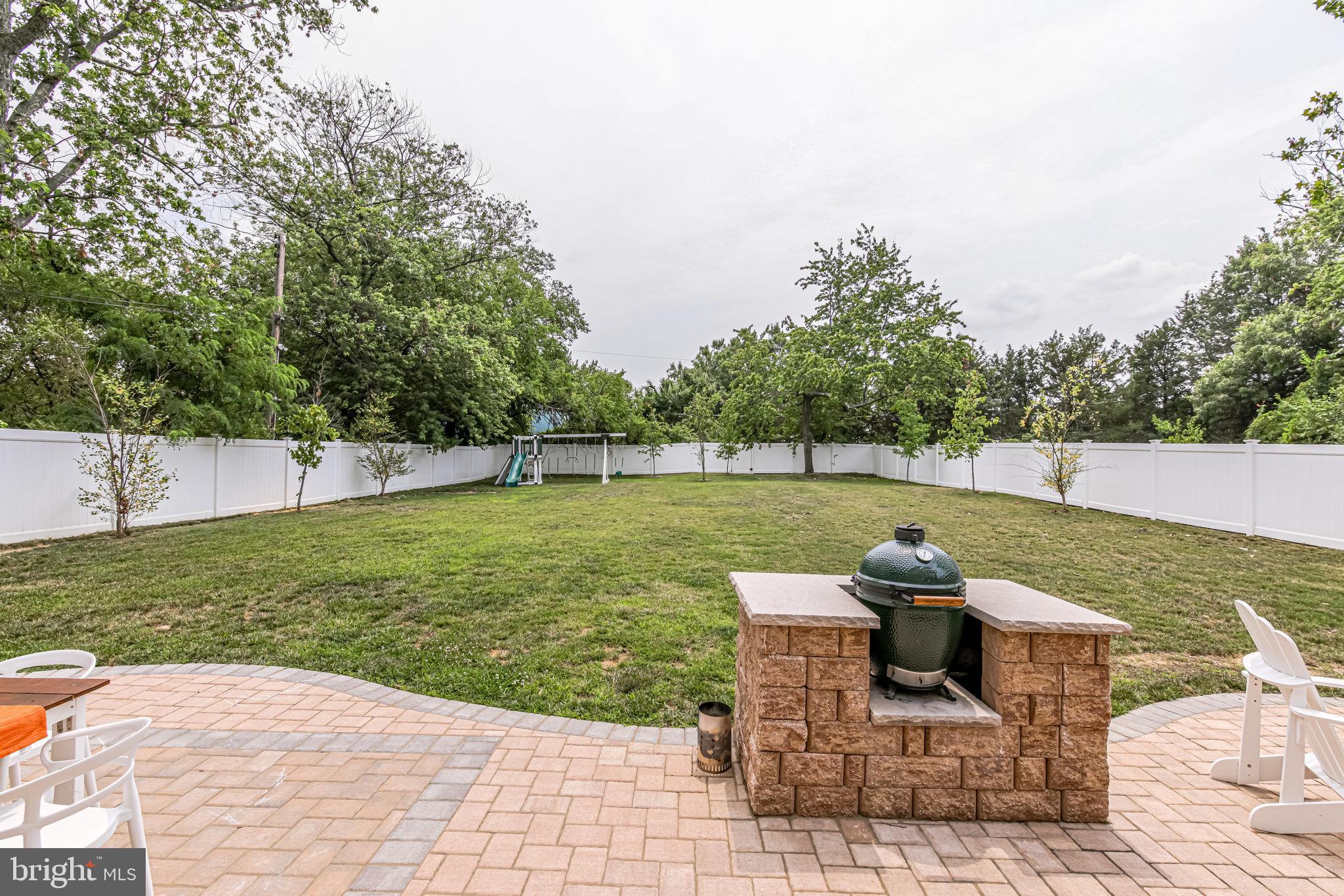 3003 Franklin Street Alexandria, VA 22306 - Photo 52 of 61 Looking out to the Backyard