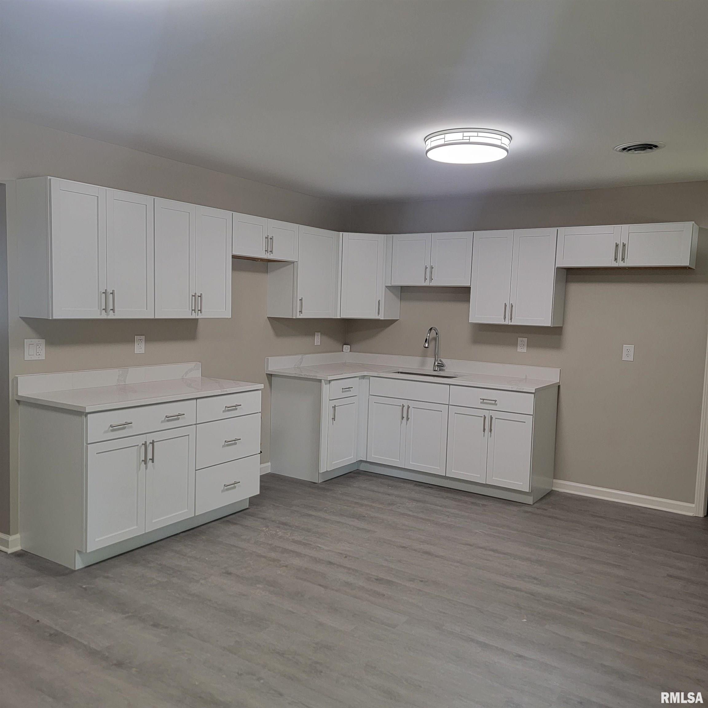 725 East Spruce Street Springfield, IL 62703 - Photo 3 of 18 Gallery Image 3