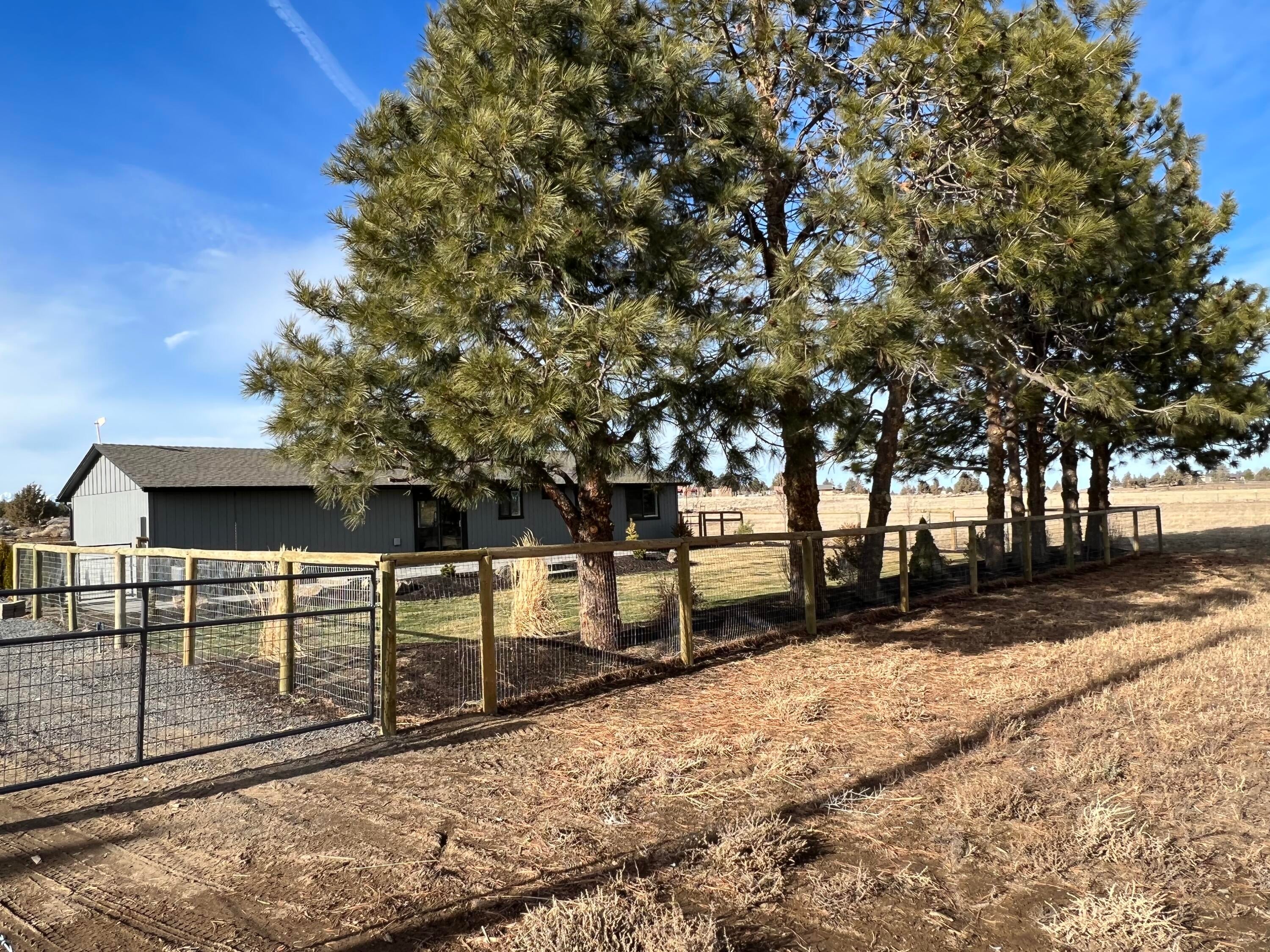 22460 Rickard Road Bend, OR 97702 - Photo 14 of 25 D98A1D1F-D1B0-47AB-85F8-7C060A49AFF5