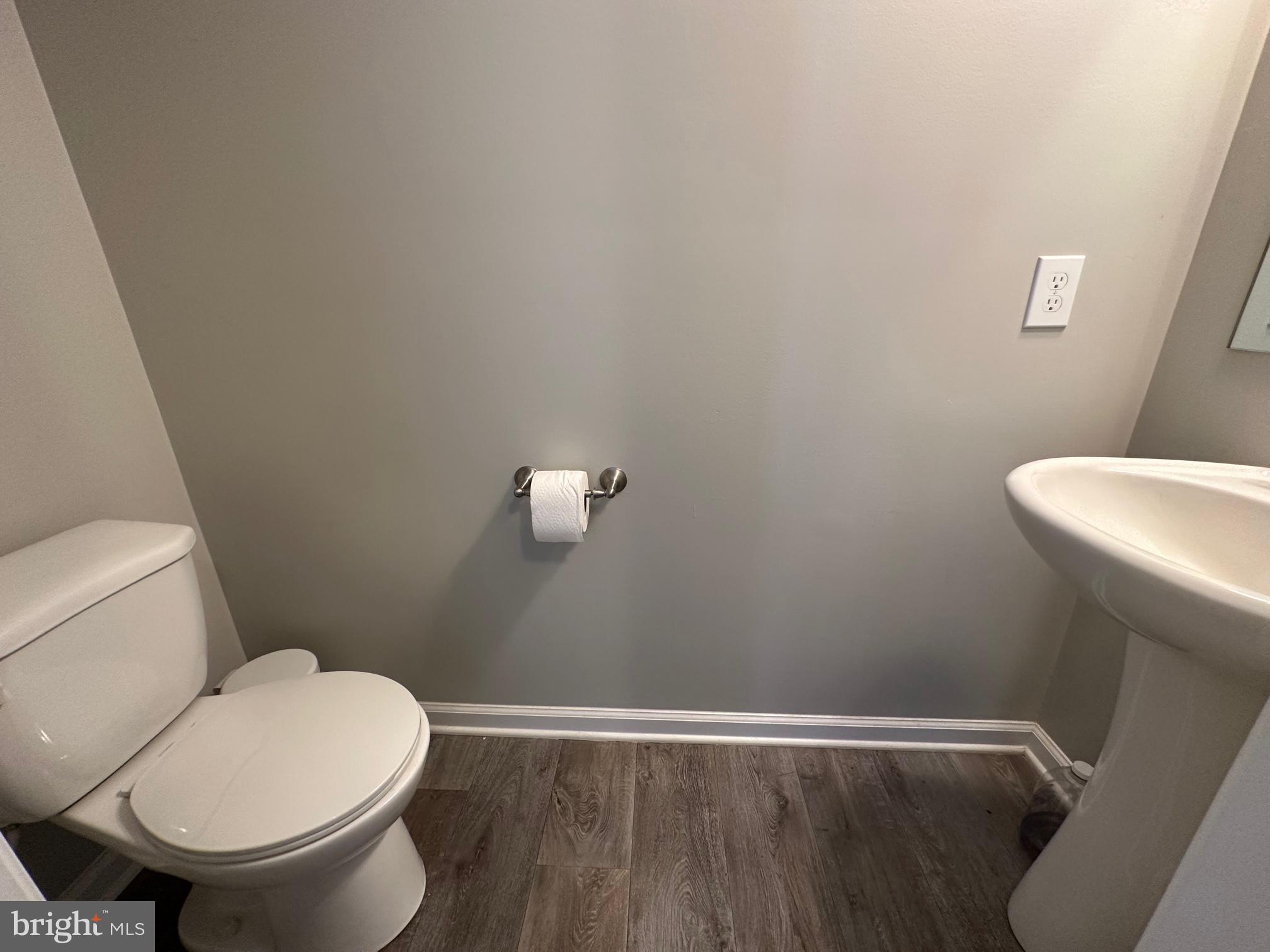 34 Overlook Dr. Hanover, PA 17331 - Photo 4 of 26 Half bath