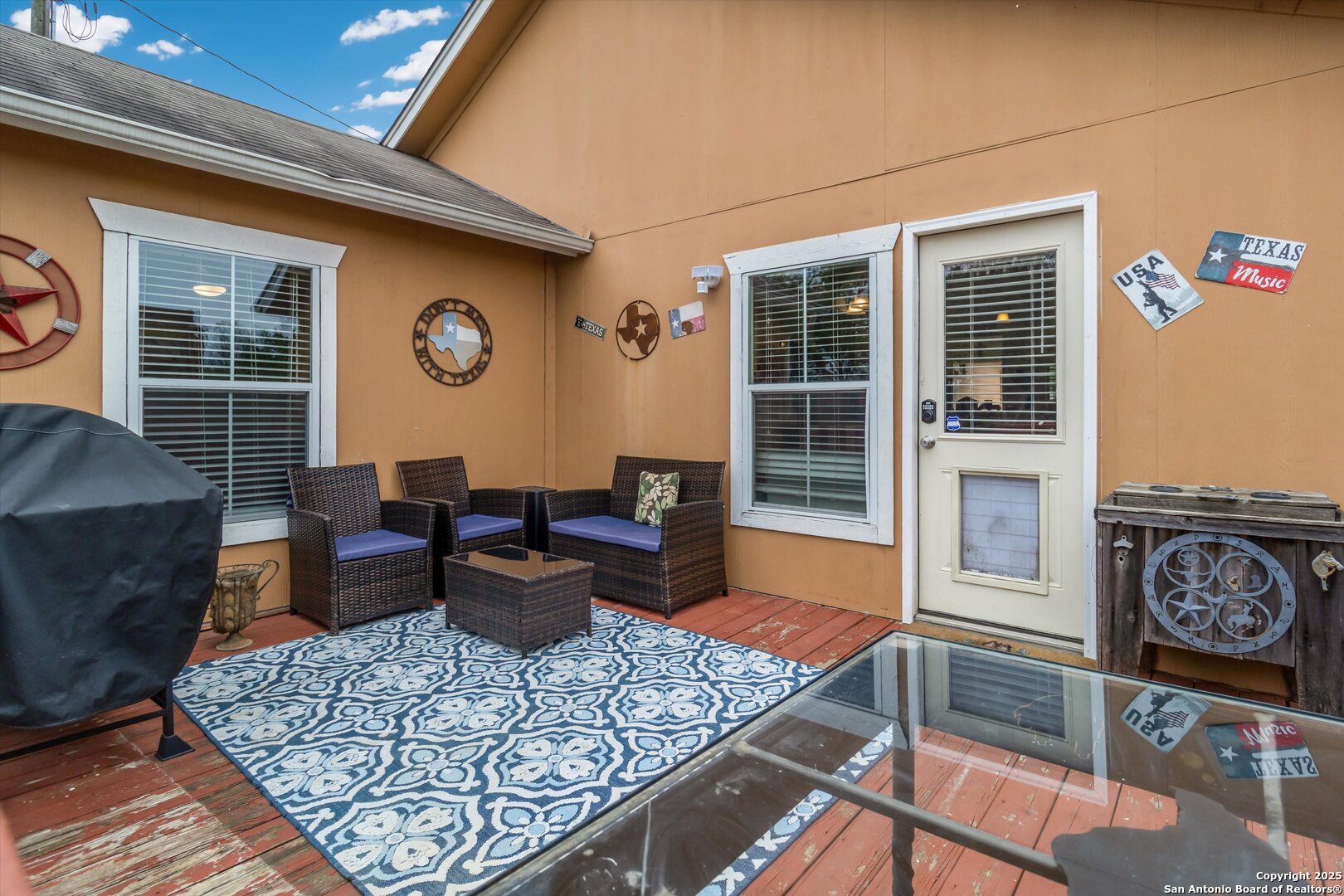 6016 Apache Moon Spring Branch, TX 78070 - Photo 31 of 32 a living room with furniture a rug and a window