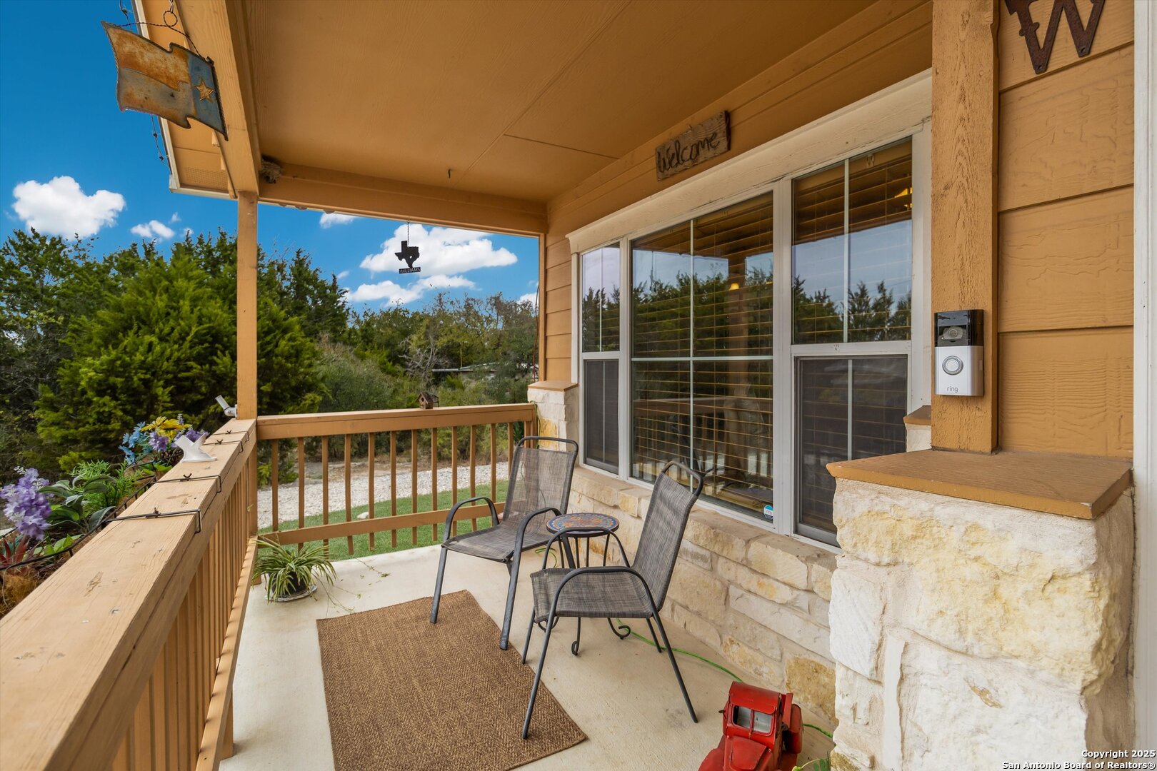 6016 Apache Moon Spring Branch, TX 78070 - Photo 32 of 32 a view of a chair and tables in the balcony