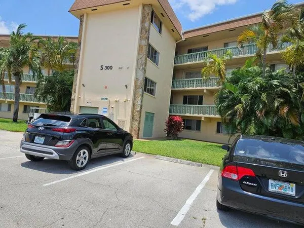$95,900 | 300 Village Green Circle South, Unit 209, Palm Springs, FL 33461