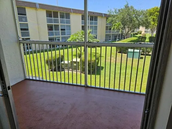 $95,900 | 300 Village Green Circle South, Unit 209, Palm Springs, FL 33461