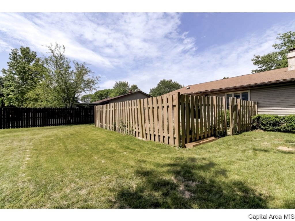 66 Crusaders Road Springfield, IL 62704 - Photo 5 of 19