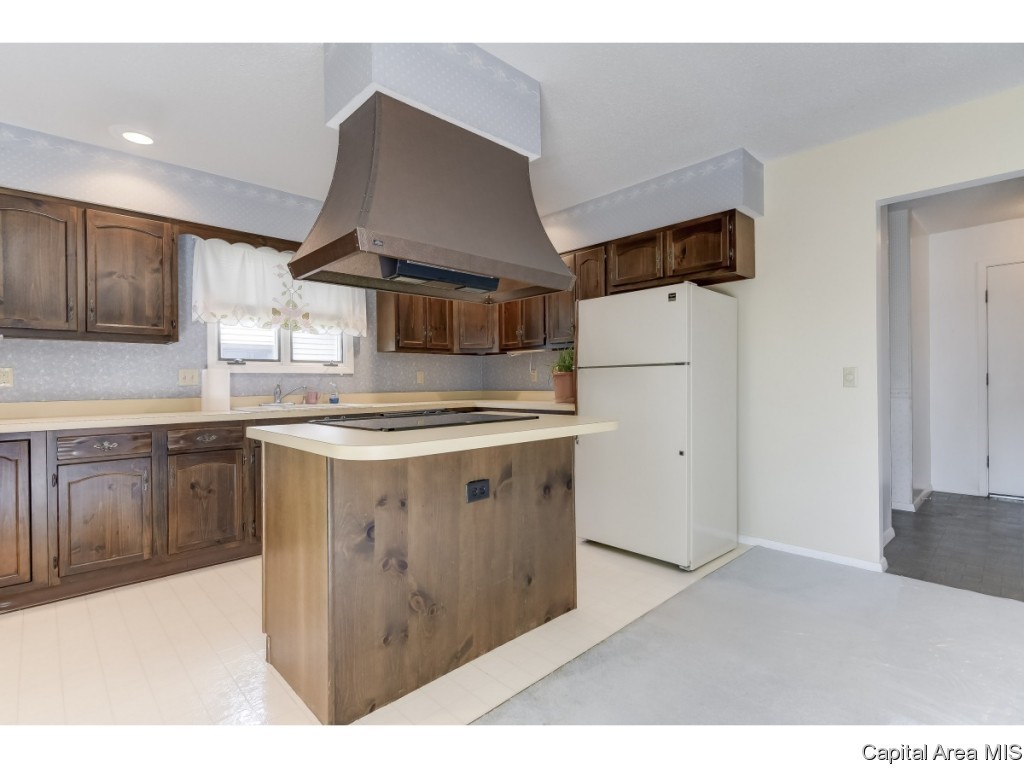 66 Crusaders Road Springfield, IL 62704 - Photo 9 of 19