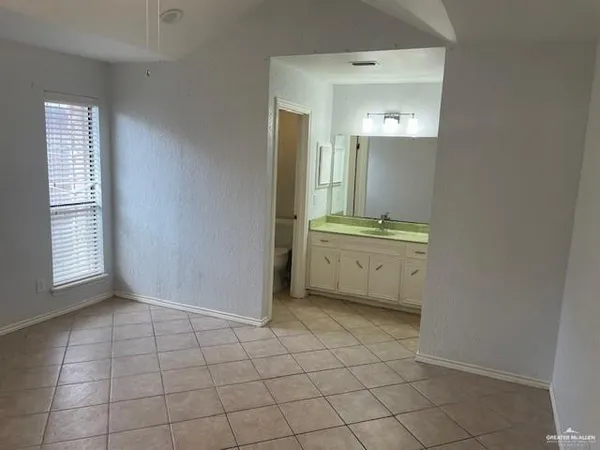 $1,700 | 2432 West Iris Avenue, McAllen, TX 78501