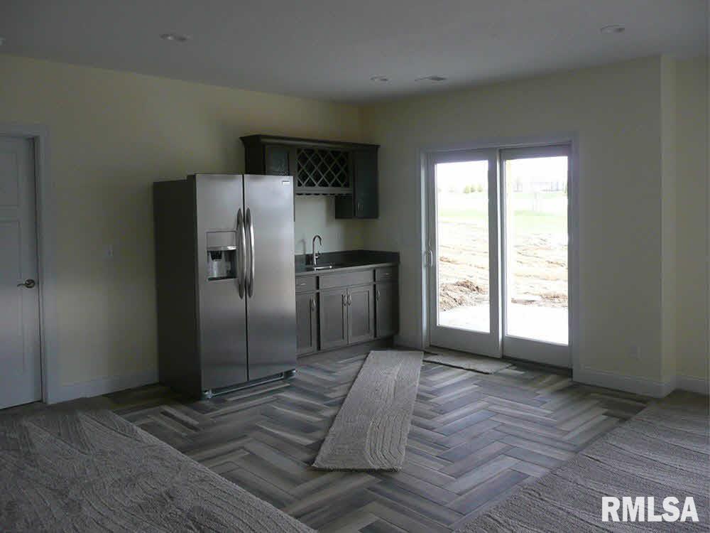 6405 Cardinal Road Bettendorf, IA 52722 - Photo 18 of 19 Gallery Image 18
