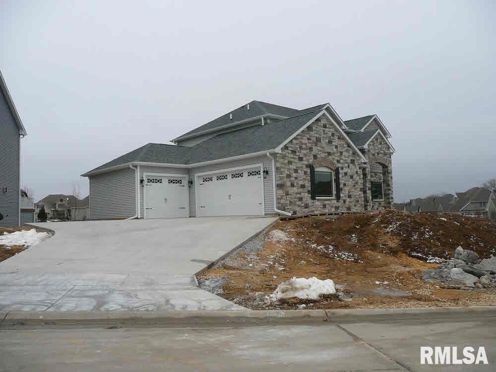 6405 Cardinal Road Bettendorf, IA 52722 - Photo 3 of 19 Gallery Image 3