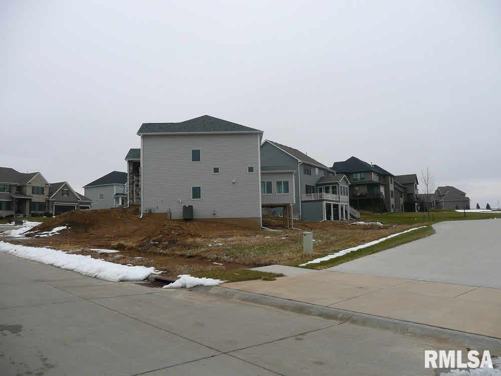 6405 Cardinal Road Bettendorf, IA 52722 - Photo 4 of 19 Gallery Image 4